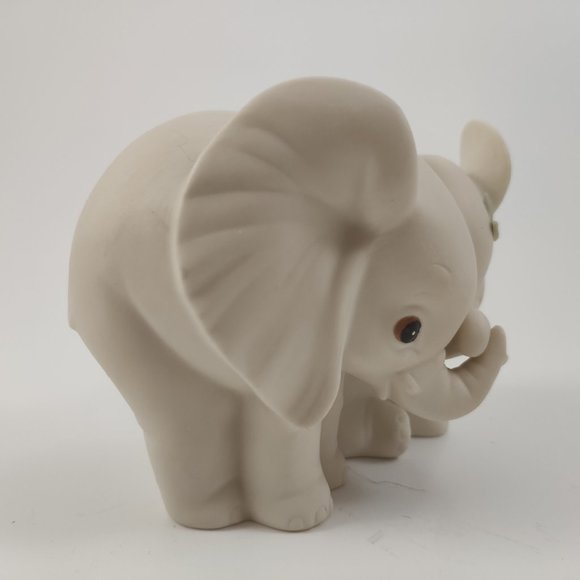 Homco Pair of Cuddling Elephants Figurine - Picture 3 of 7